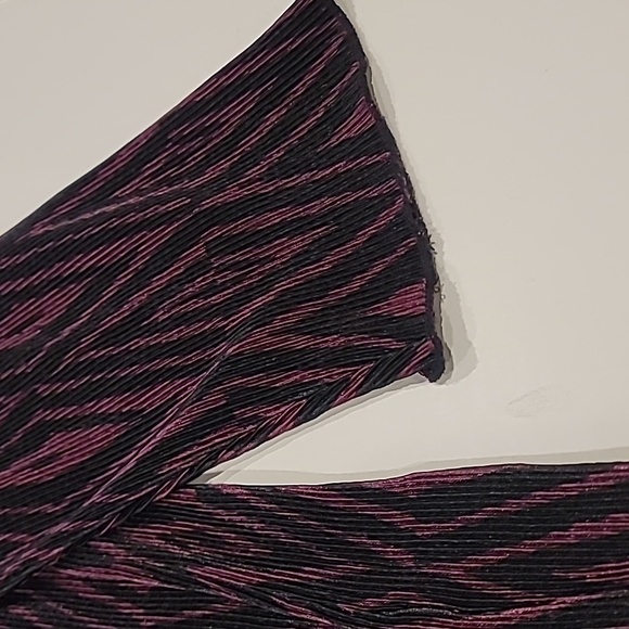 Sag Harbor Woman Pullover Crinkled Graphic Top Purplr Black 1X - Picture 8 of 13